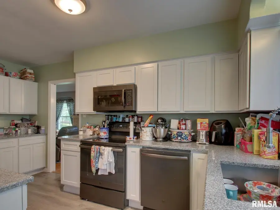 910 S 24th Street, Quincy, IL 62301 - #3