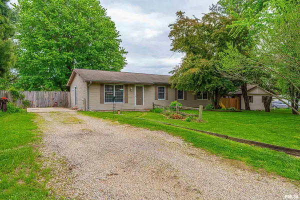 1214 N State Street, Lincoln, IL 62656