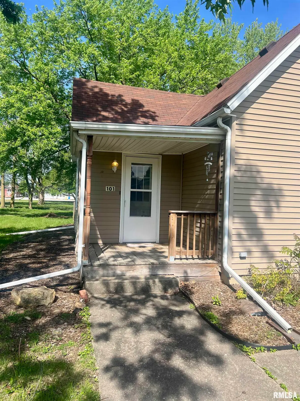 101 N Cedar Street, Bowen, IL 62316 - #1