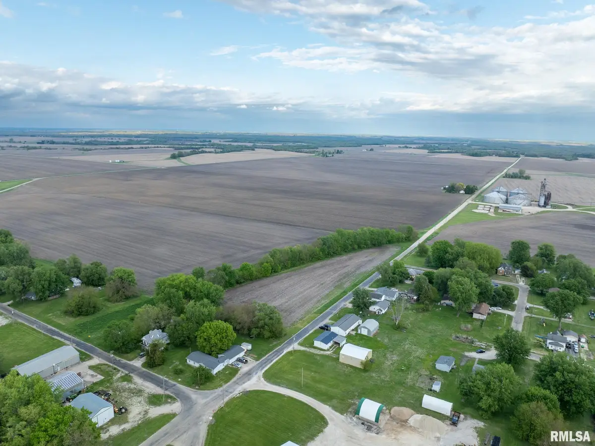 000 1st Street, Abingdon, IL 61410 - #1