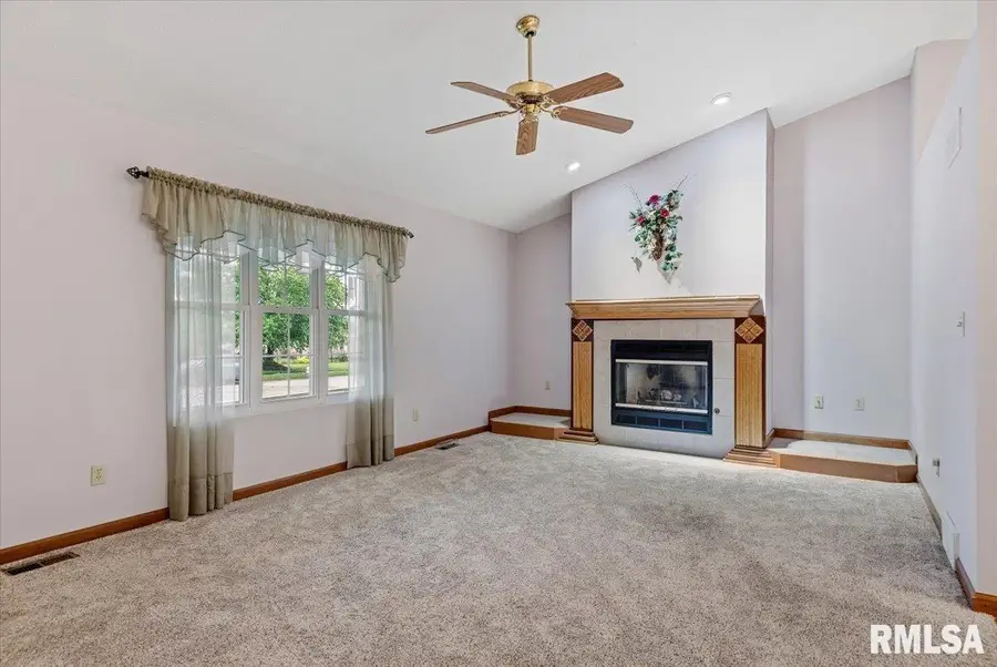 8 Rosemary Lane, Jacksonville, IL 62650 - #3