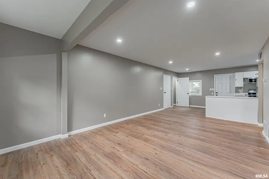 212 Palmer Avenue, Lincoln, IL 62656 - #2