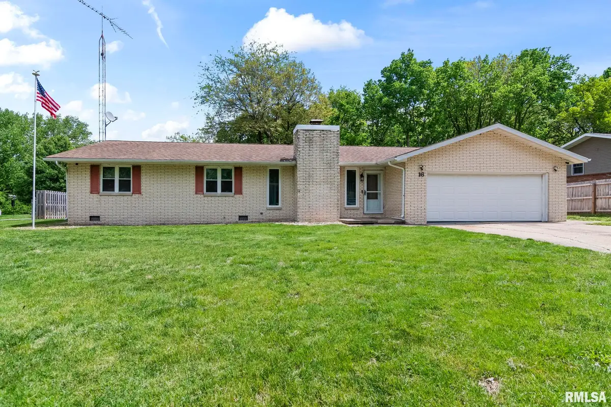 16 Holiday Lane, Riverton, IL 62561 - #1