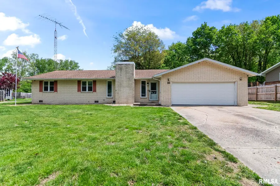 16 Holiday Lane, Riverton, IL 62561 - #3