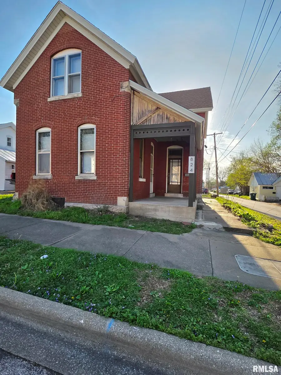 824 S 11th Street, Quincy, IL 62301 - #2