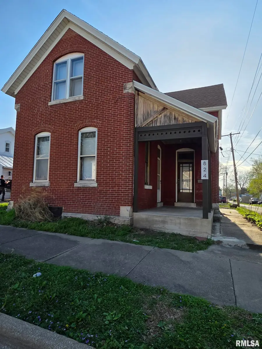 824 S 11th Street, Quincy, IL 62301 - #3