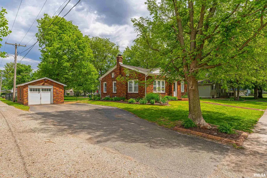 166 E Hamilton Street, Warrensburg, IL 62573 - #2