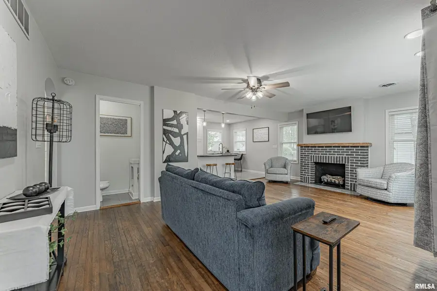 166 E Hamilton Street, Warrensburg, IL 62573 - #3