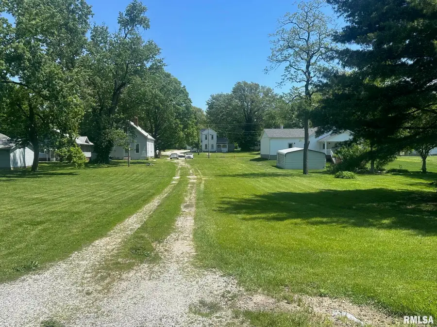 817 S Clay Avenue, Jacksonville, IL 62650 - #2