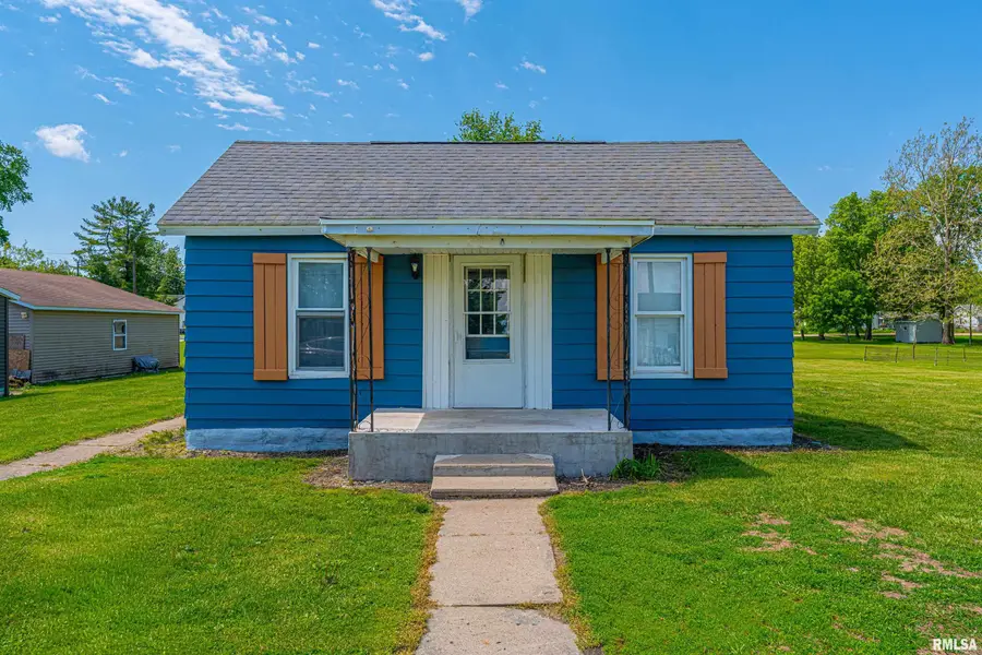 300 N Howard Street, Atlanta, IL 61723 - #2