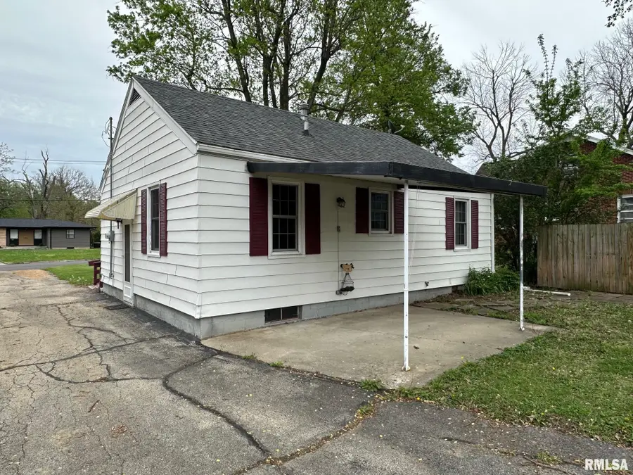 411 Caldwell Street, Jacksonville, IL 62650 - #2