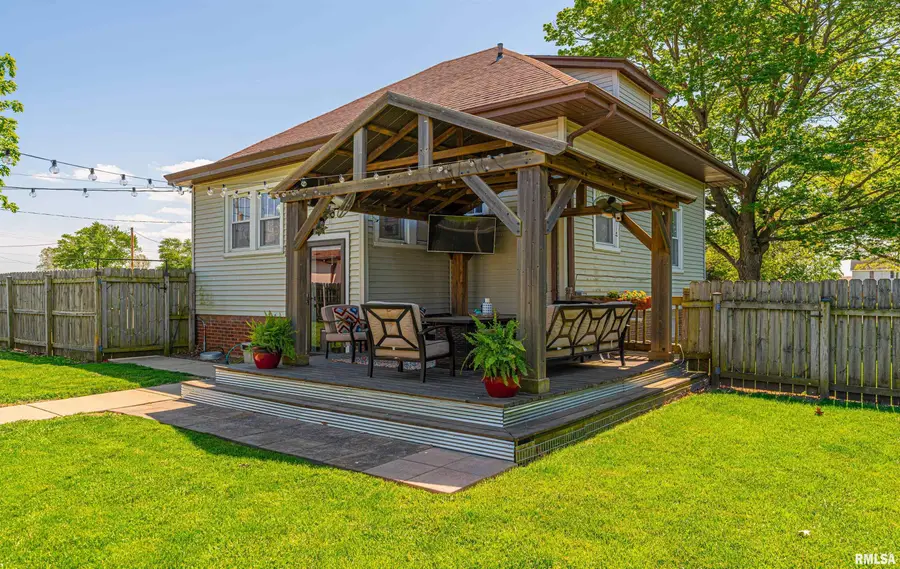 201 NW Washington Street, Hopedale, IL 61747 - #3