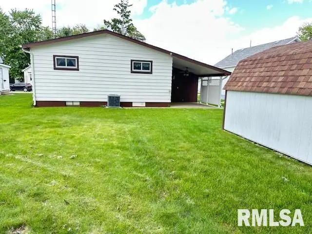 1006 W England Street, Taylorville, IL 62568 - #2