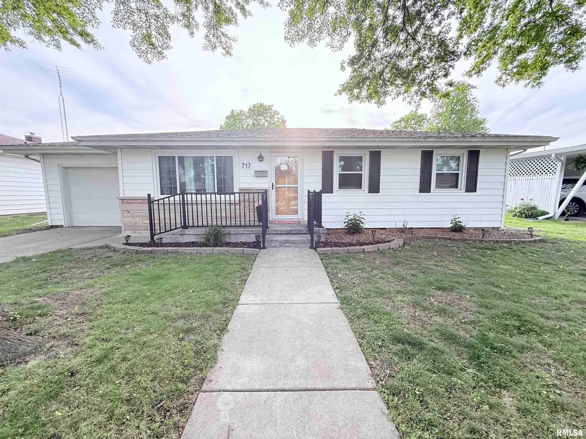 717 N Powers Street, Taylorville, IL 62568 - #1