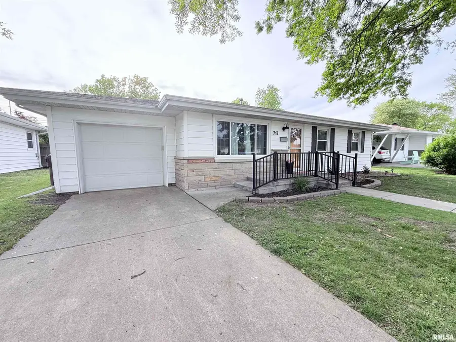 717 N Powers Street, Taylorville, IL 62568 - #3