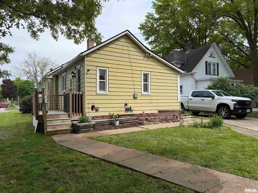 1217 S Garfield Avenue, Burlington, IA 52601 - #3