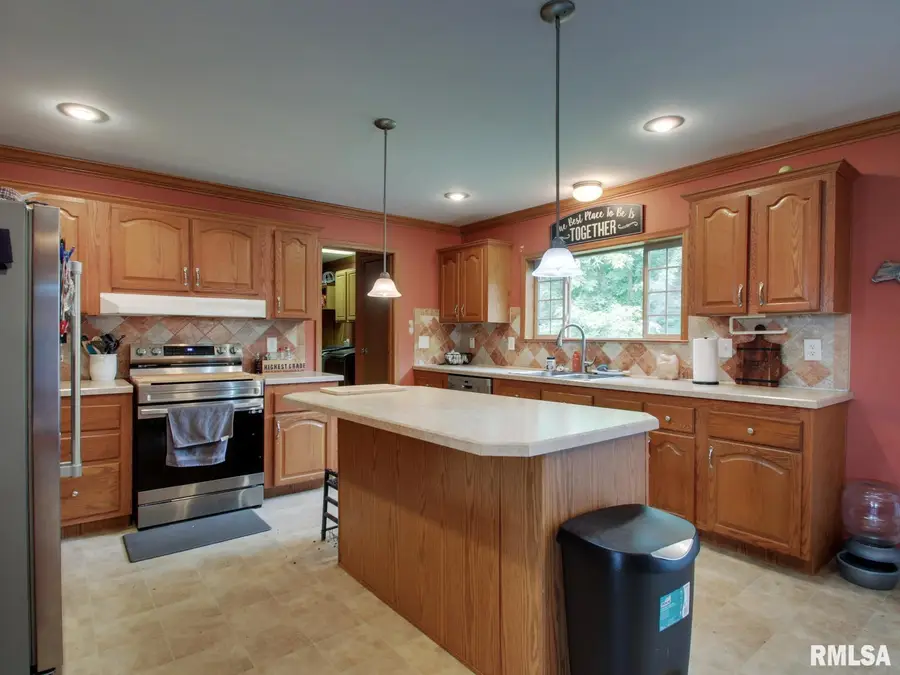 4 Orchard Drive, Barry, IL 62312 - #3