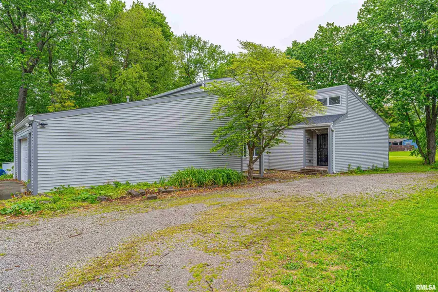 1122 E Pine Street, Mason City, IL 62664 - #2