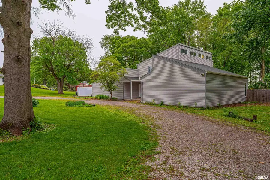 1122 E Pine Street, Mason City, IL 62664 - #3
