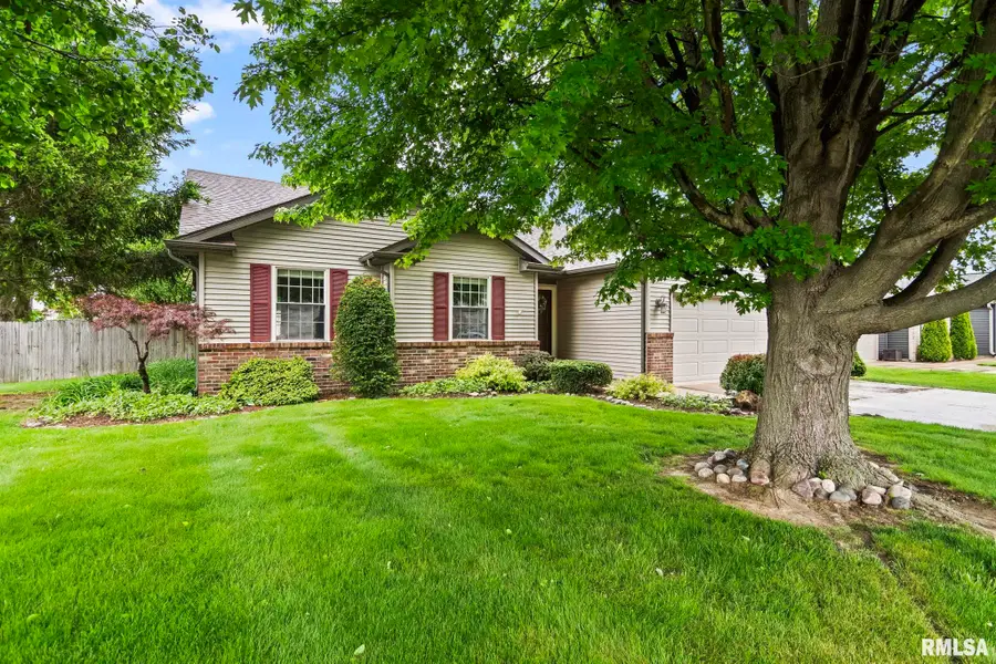 801 Oakbrook Avenue, Chatham, IL 62629 - #3