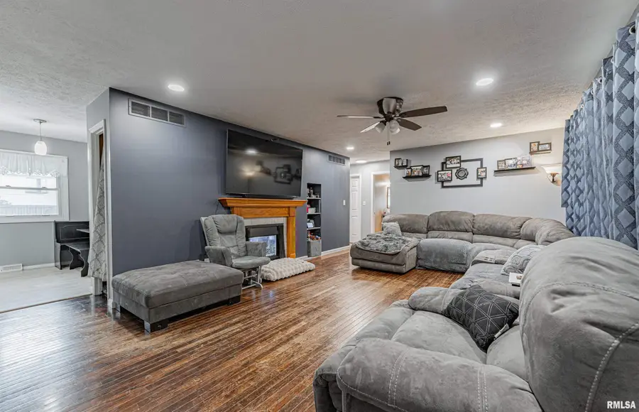 120 White Avenue, Lincoln, IL 62656 - #2