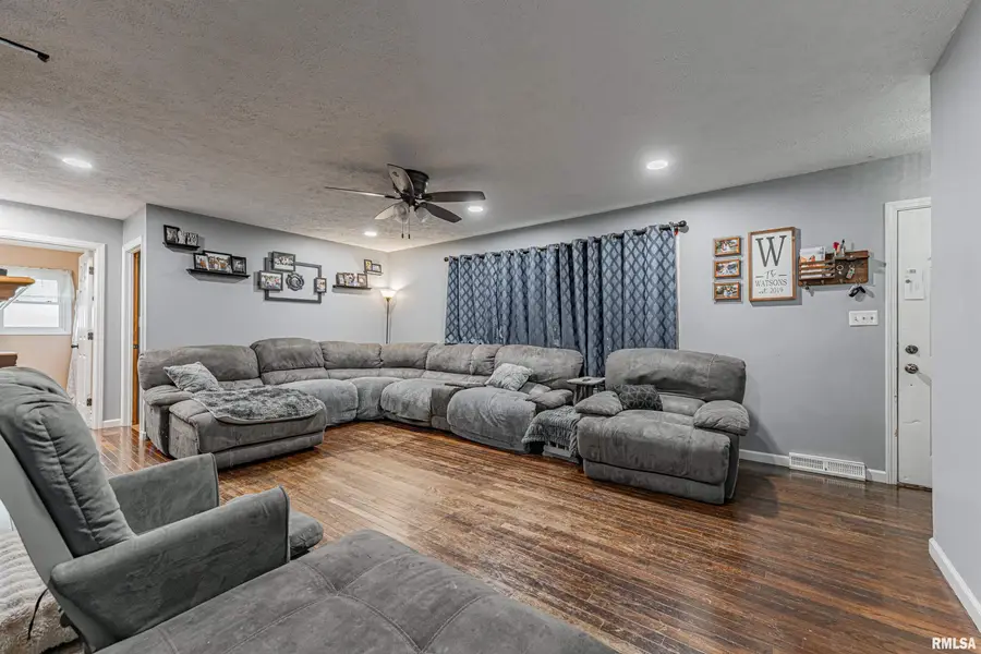 120 White Avenue, Lincoln, IL 62656 - #3