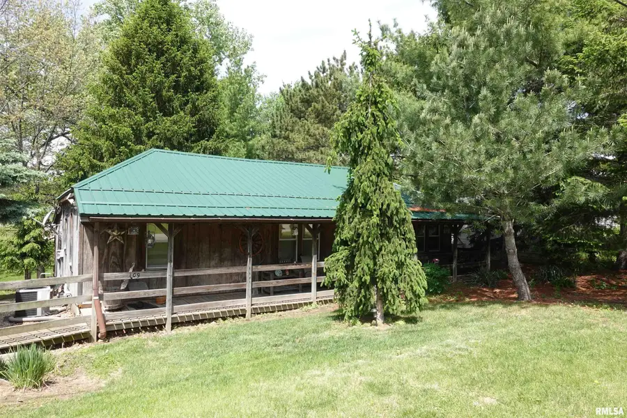 109 W 1st Street, East Galesburg, IL 61430 - #2