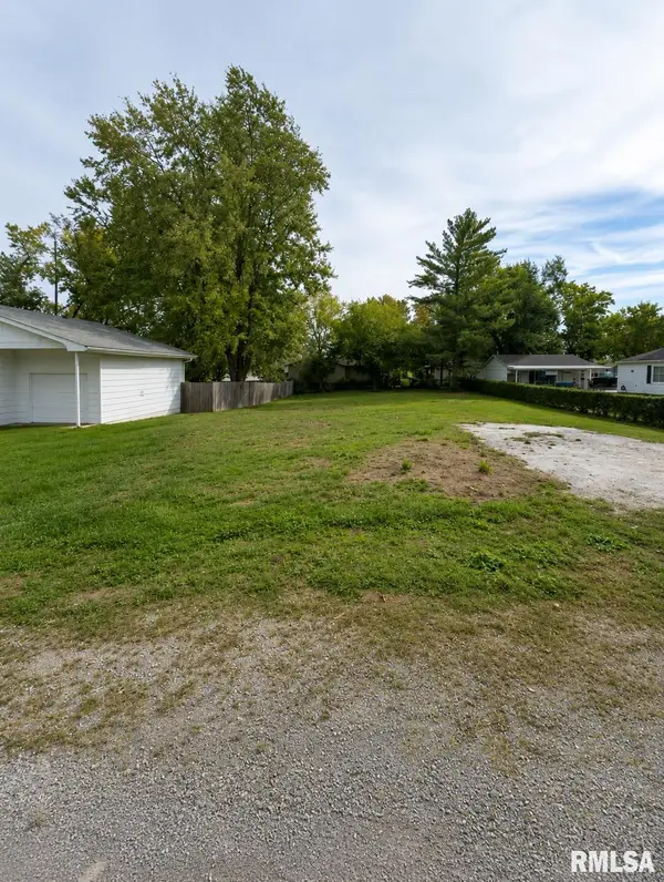 1084 N Fayette Street, Jacksonville, IL 62650