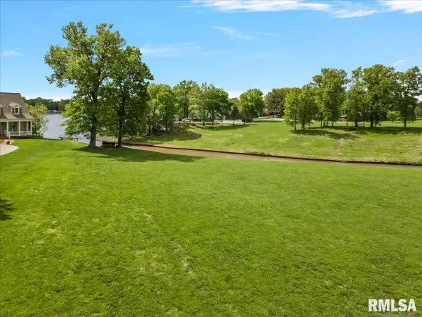 39 Lake Vista Drive, Taylorville, IL 62568