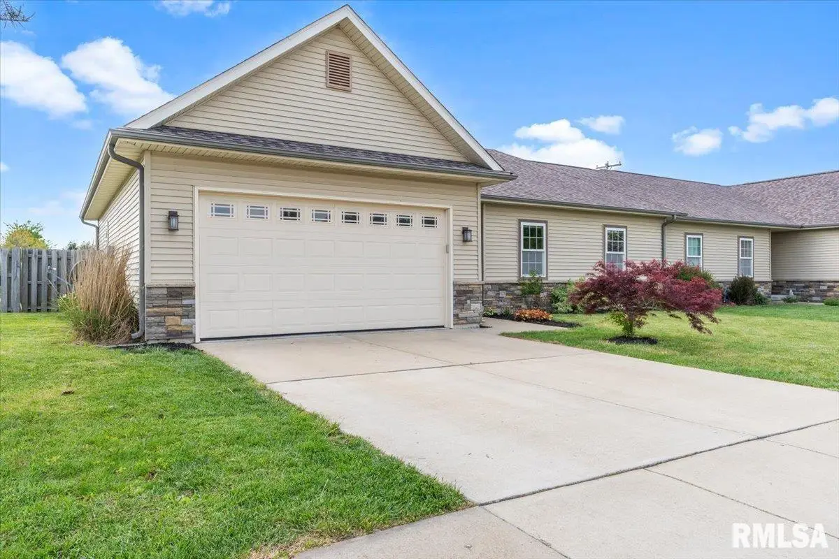 305 Caroline Drive, New Berlin, IL 62670 - #1
