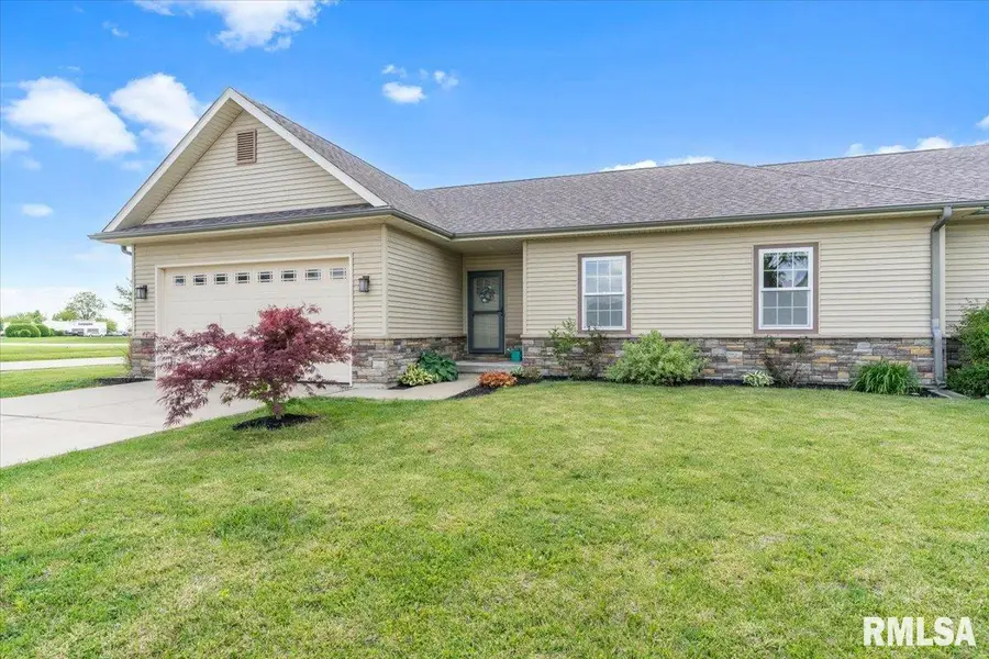305 Caroline Drive, New Berlin, IL 62670 - #2