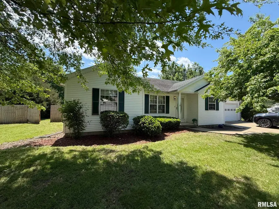 604 N Main Street, Athens, IL 62613 - #2