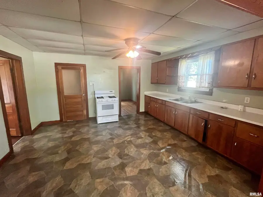 102 Sycamore Street, Thayer, IL 62689 - #3