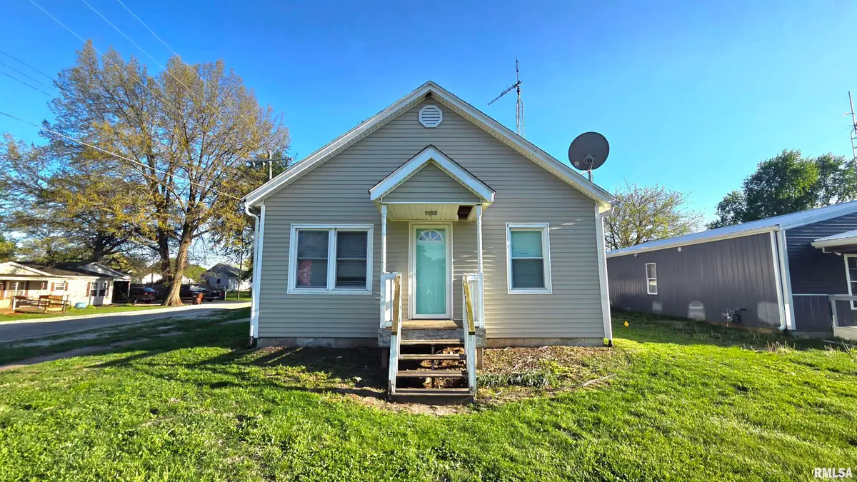 114 E Ebony Street, Thayer, IL 62689 - #1