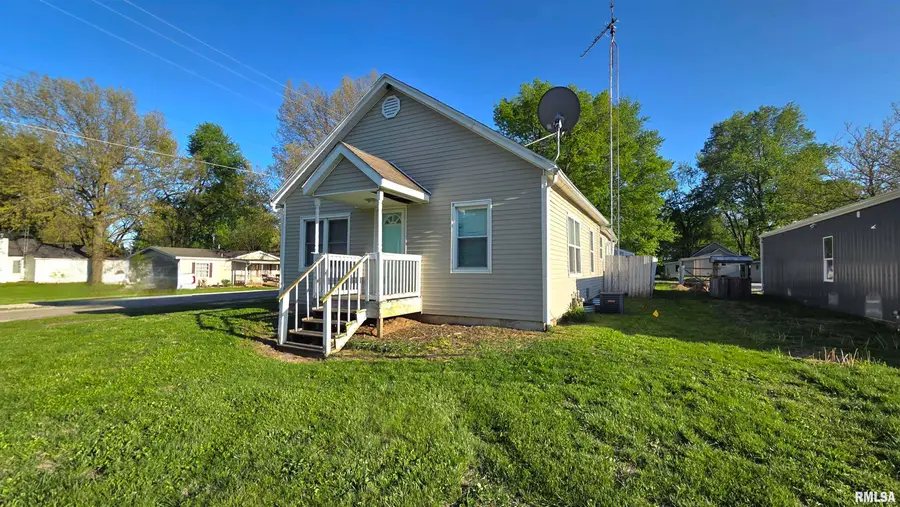114 E Ebony Street, Thayer, IL 62689 - #2