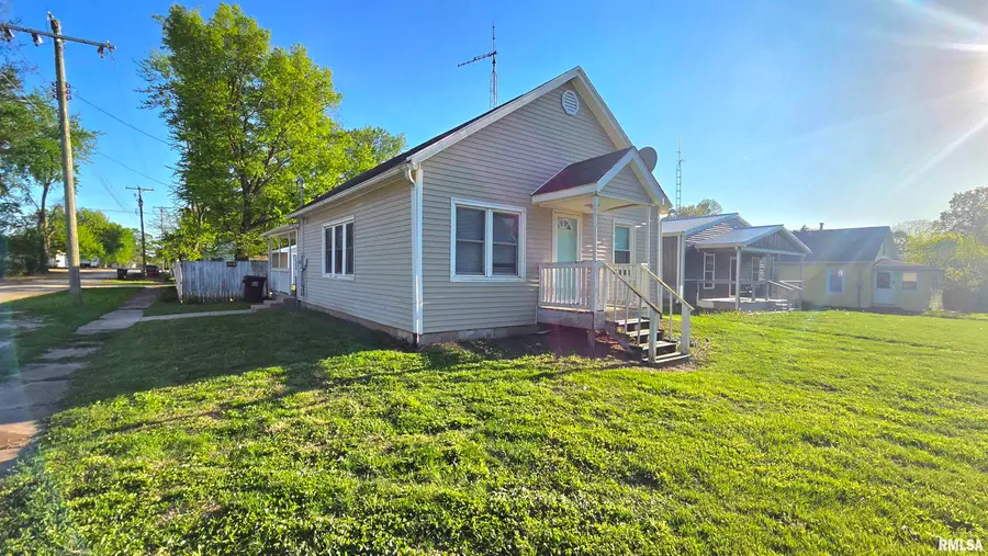 114 E Ebony Street, Thayer, IL 62689 - #3