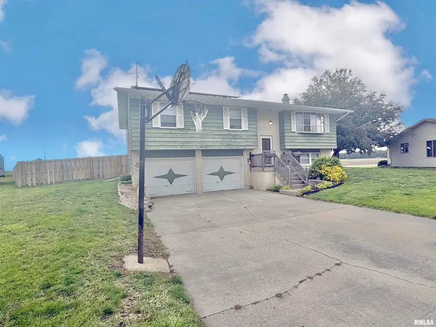 1701 N Woodbine Circle, Galesburg, IL 61401 - #2