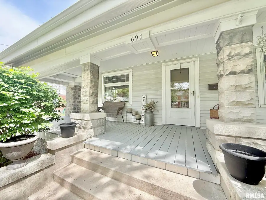 691 Jefferson Street, Galesburg, IL 61401 - #2