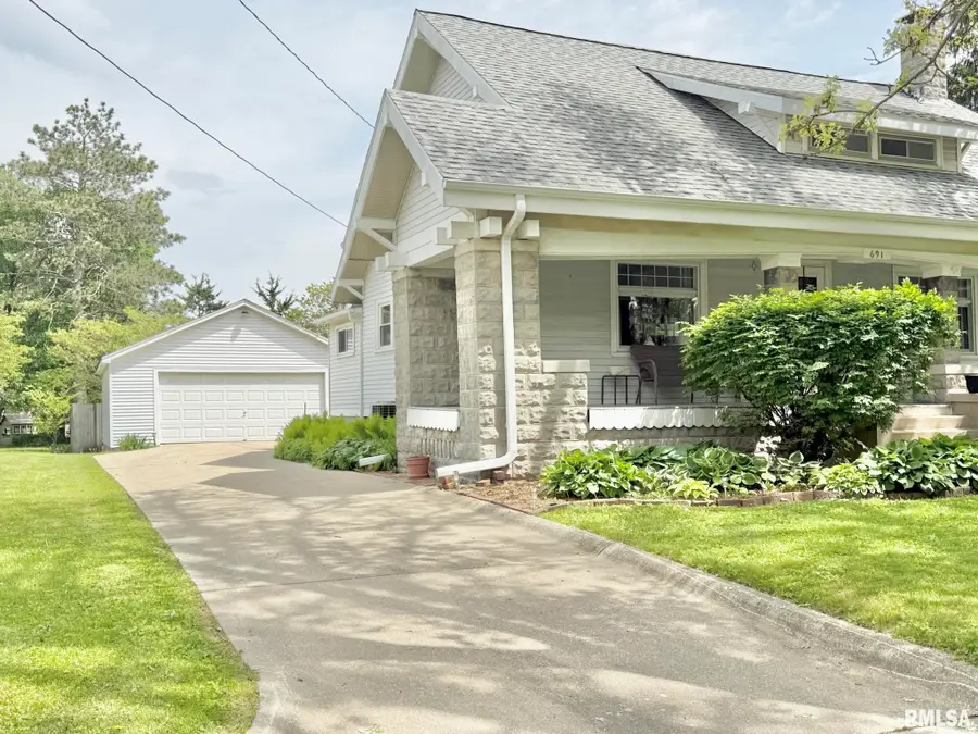691 Jefferson Street, Galesburg, IL 61401 - #3