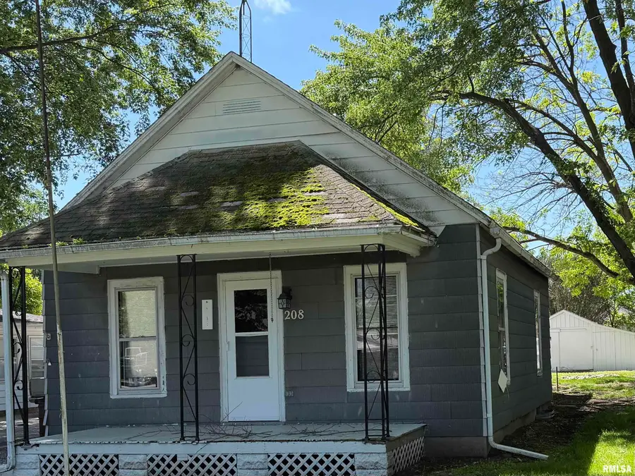 208 E Ebony Street, Thayer, IL 62615 - #2