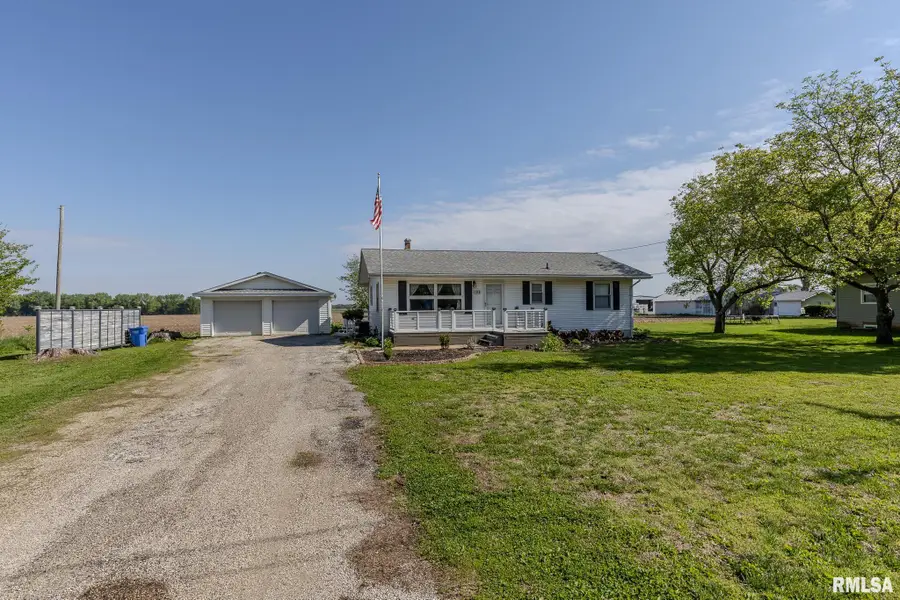 104 E Petersburg Street, Oakford, IL 62673 - #2