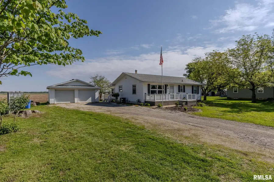 104 E Petersburg Street, Oakford, IL 62673 - #3