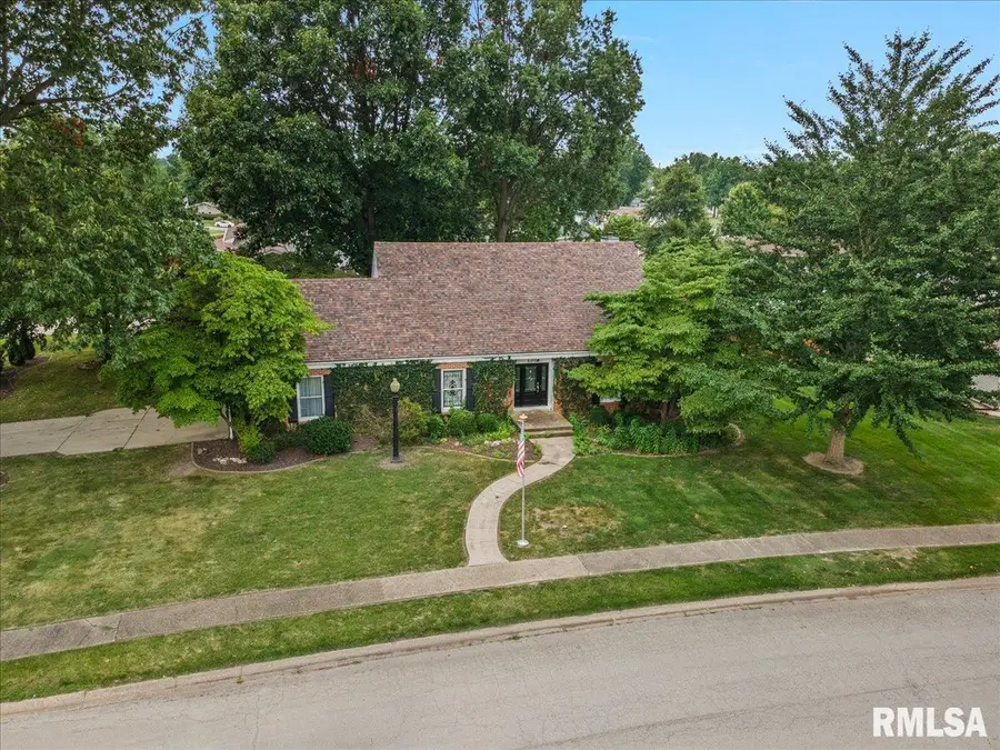 600 Samuel Street, Taylorville, IL 62568 - #3