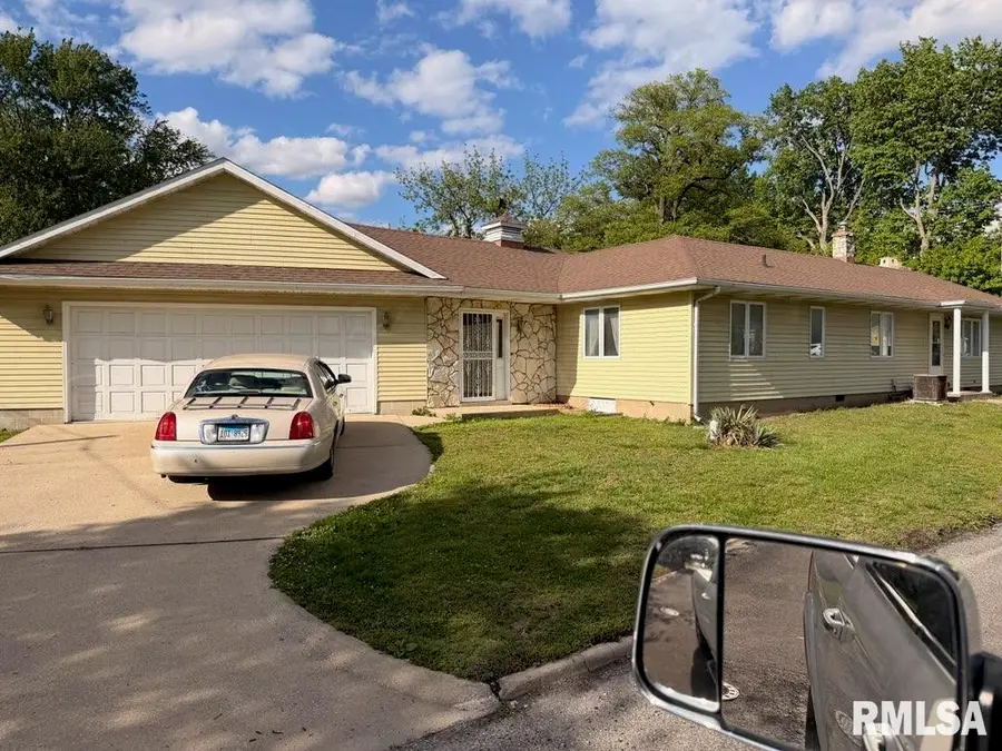 505 N Cherokee Street, Taylorville, IL 62568 - #3