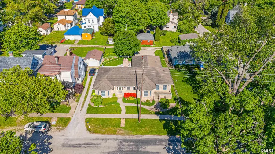 606 N Monroe Street, Clinton, IL 61727 - #3
