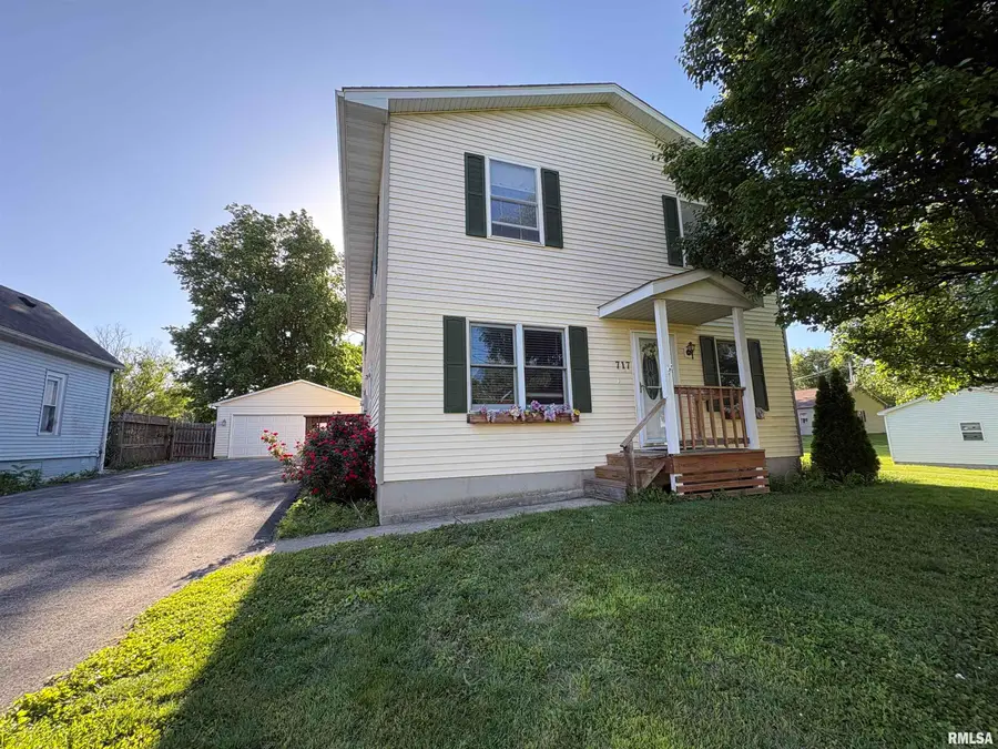 717 Pearl Street, Jacksonville, IL 62650 - #3