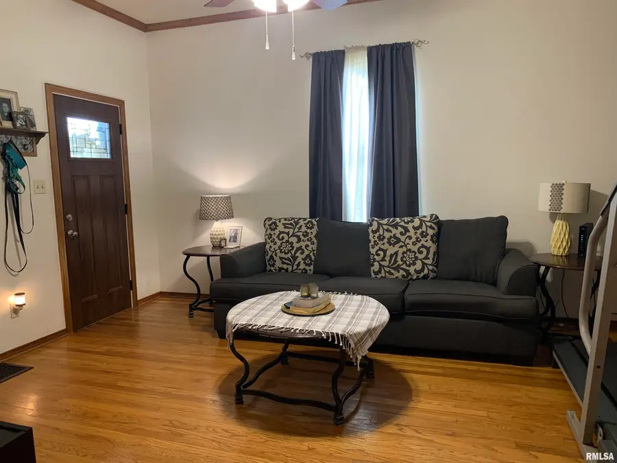 2231 Jefferson Street, Quincy, IL 62301 - #2