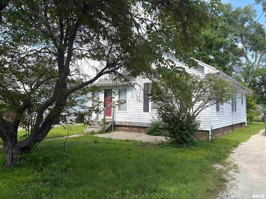 1012 N Diamond Street, Jacksonville, IL 62650 - #2