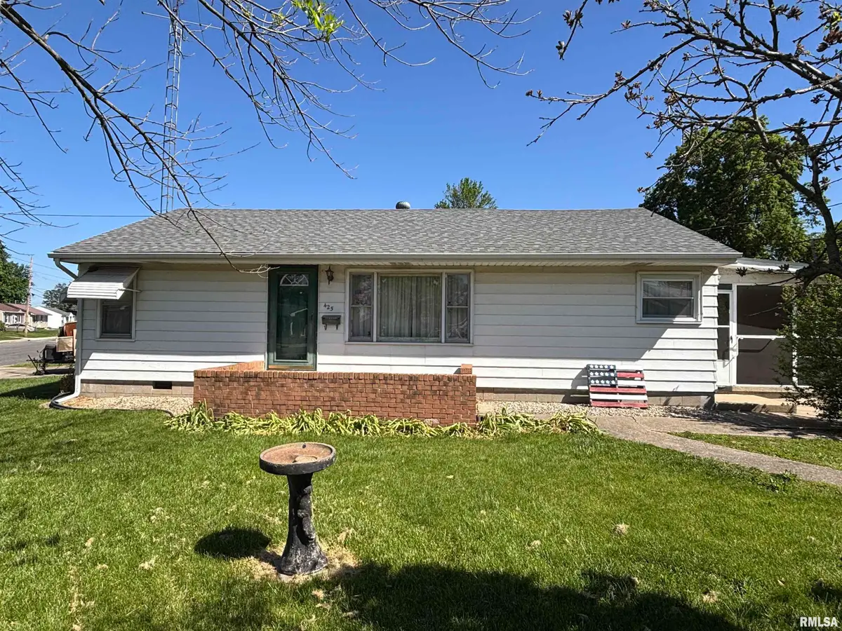 425 Maxwell Street, Taylorville, IL 62568 - #1