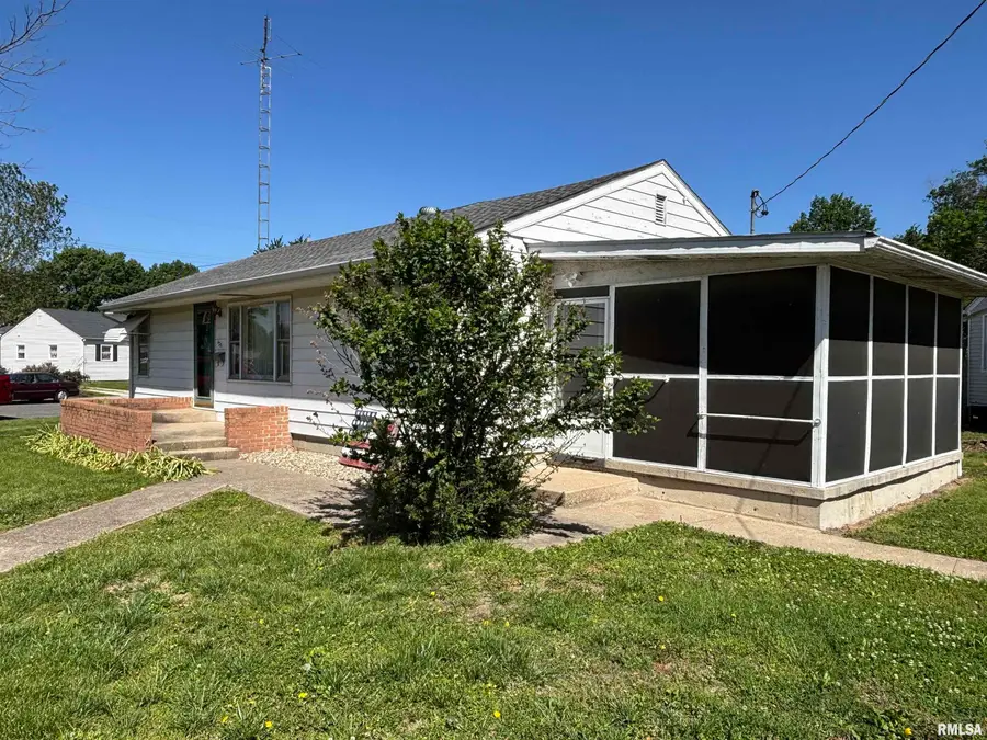 425 Maxwell Street, Taylorville, IL 62568 - #2